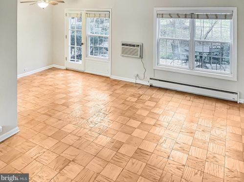 1418 Martha Custis Dr, Alexandria VA 22302-2028 exterior