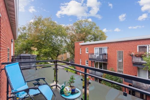 6415 Damen Ave, Chicago IL 60645-5624 exterior