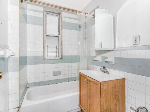 1923 Hennessy Pl, Bronx NY 10453-2910 exterior