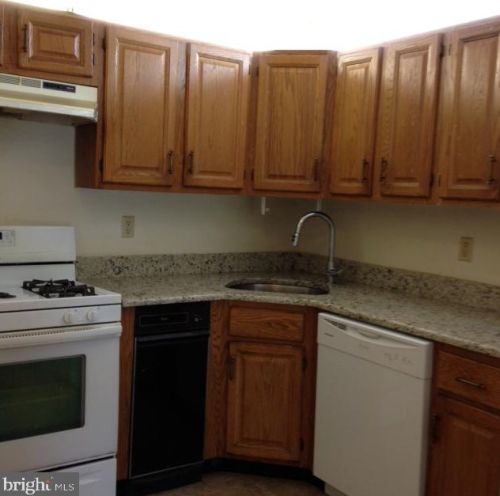 19 Joyner Ct, Trenton NJ  08648-2612 exterior