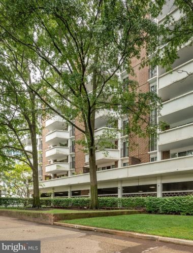 700 7th St, Washington DC  20001-3716 exterior