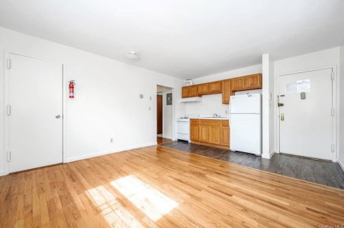 4175 Bronxwood Ave, Bronx NY 10466-4505 exterior