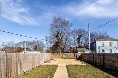 209 Steins St, Saint Louis MO 63111-3343 exterior