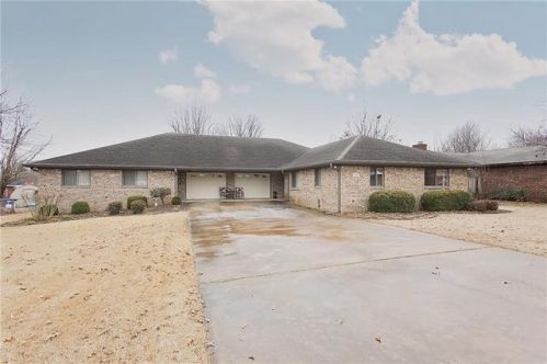 2003 Cardinal Dr, Springdale AR  72764-5731 exterior