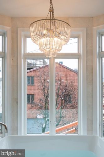 516 21 St, Philadelphia PA 19130-1401 exterior