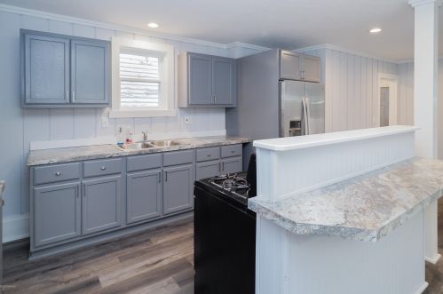 1820 Oakland Dr, Kalamazoo MI 49008-1805 exterior