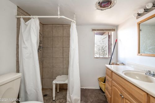 5749 Lee St, Tucson AZ 85719-3900 exterior