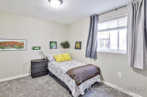 737 Logan St, Grand Rapids MI 49503-5559 exterior