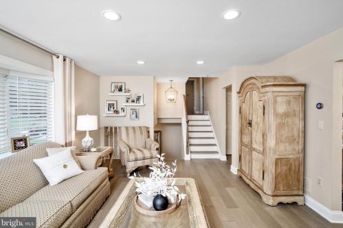 50 Crestwood Dr, Trenton NJ 08690-1938 exterior