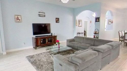 898 Curtis St, Fort Pierce FL 34983-1935 exterior