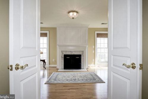 204 Deep Trail Ln, Rockville MD  20850-7753 exterior