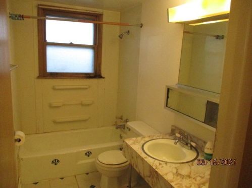 14745 Memorial Dr, Dolton IL 60419-2124 exterior