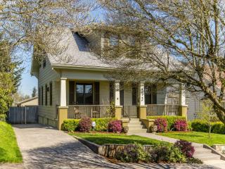 7215 Salmon St, Portland OR  97215-2957 exterior