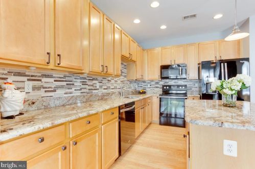 3512 Dental Ct, Edgewater MD 21037-2684 exterior