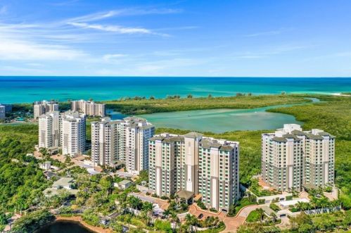 325 Dunes Blvd, Naples FL 34110-6418 exterior