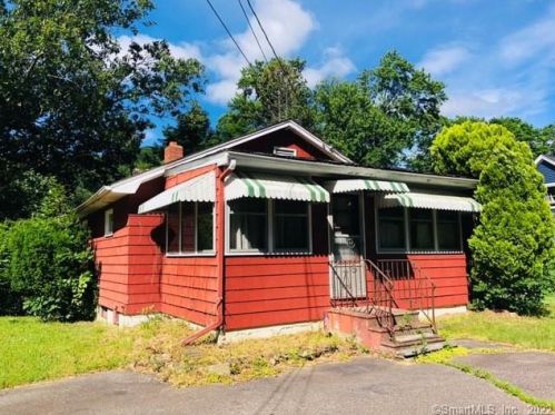 415 Roosevelt Dr, Seymour, CT 06478-1762