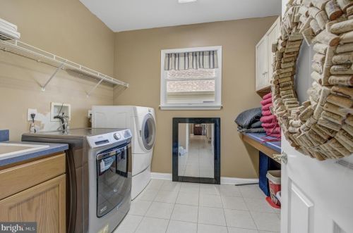 5 Cobblestone Ct, Columbus NJ 08022-1969 exterior