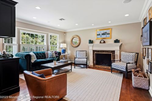 25 Crst Dr, Little Silver NJ 07739-1318 exterior