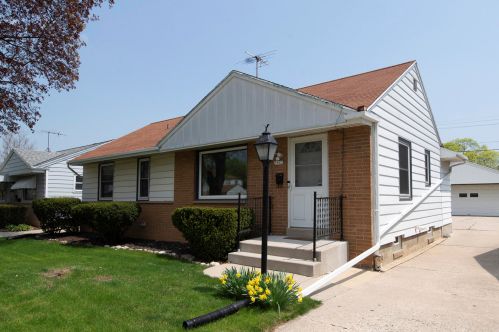 3842 84th St, Milwaukee, WI 53228-1706