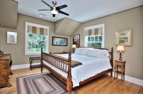 64 Bayberry Ln, Westport CT 06880-4031 exterior