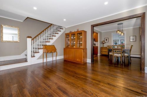 28 Elizabeth Pl, Armonk NY 10504-1425 exterior