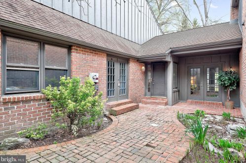 1205 Limerick Ct, Hummelstown PA  17036-9152 exterior