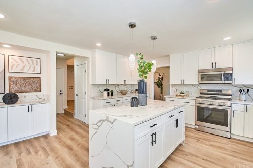 17522 Medford Ave, Tustin CA  92780-1922 exterior