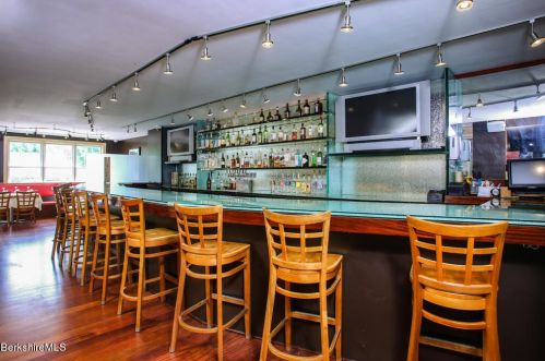 15 Franklin St, Lenox MA 01240-2304 exterior