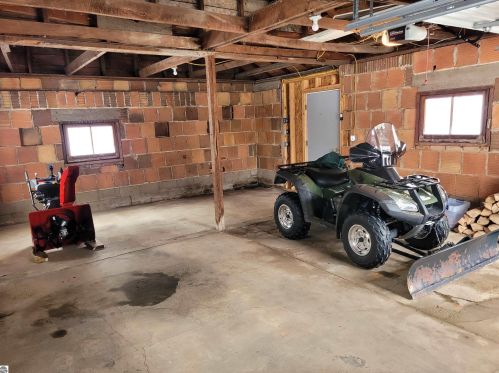 101 Orch Ave, Shepherd MI 48883-9106 exterior