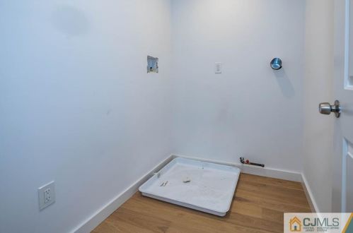 20 Kenmore Rd, Edison NJ 08817-4044 exterior