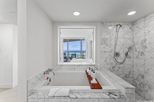 223 Saratoga Rd, Honolulu HI  96815-1942 exterior