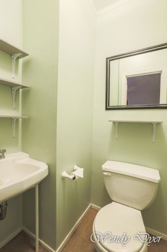 1042 Northlawn St, Grand Rapids MI 49505-3717 exterior