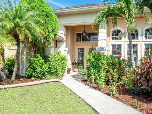 1347 Axtell Ave, Fort Pierce, FL 34953-5327