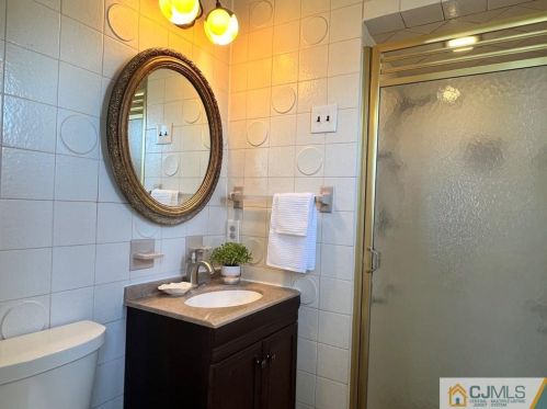 7 Hallo St, Edison NJ exterior