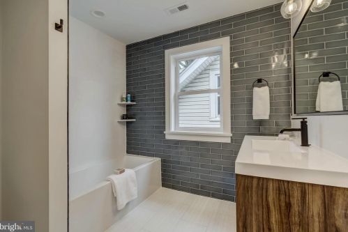 2718 17th St, Washington DC 20003-3123 exterior