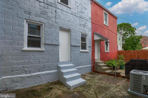 22 Caroline St, Lancaster PA  17603-5104 exterior