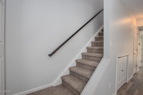 3630 Kenbrooke Ct, Kalamazoo MI 49006-5437 exterior