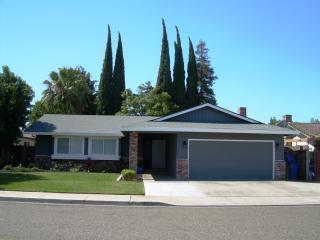1340 Berry Dr, Turlock CA  95382-0704 exterior