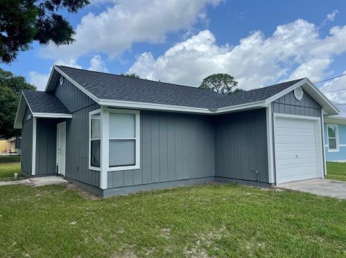 2702 Rhode Island Ave, Fort Pierce FL  34947-4776 exterior