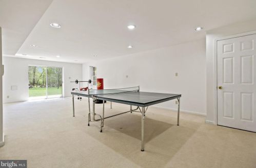 18101 Hayloft Dr, Rockville MD 20855-1667 exterior