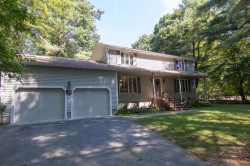 5 Sunnyrock Dr, Walpole, MA 02081-2243