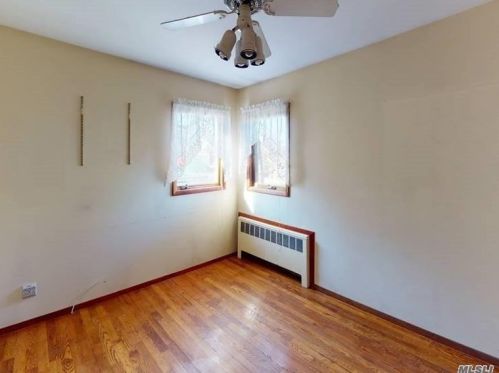 83 21 St, Huntington Station NY 11746-3257 exterior