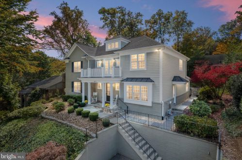 3877 30th St, Arlington, VA 22207-5303