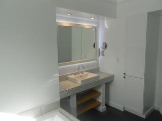 5716 Hampton St, Pittsburgh PA  15206-1640 exterior