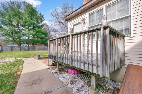 7 Ln St, Seymour CT 06483-3333 exterior