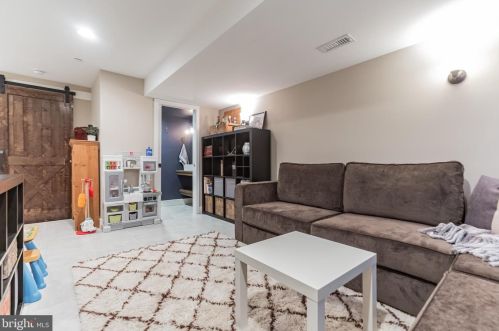 219 Green St, Philadelphia PA 19123-3314 exterior