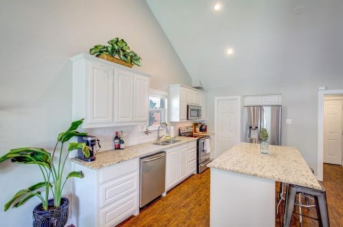 3249 Chapel Downs Dr, Dallas TX  75229-5836 exterior