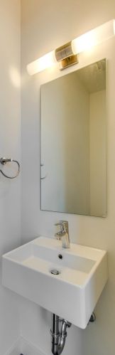 450 Oak St, Chicago IL 60610-7298 exterior