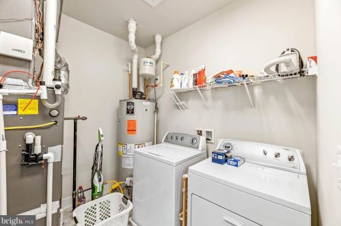 725 Custis Ave, Alexandria VA 22301-1422 exterior