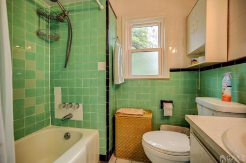 114 Pacific St, Edison NJ 08817-4464 exterior